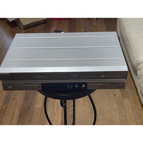 Sharp DV-RW340U VHS DVD-RW/-R Recorder Combo WORKS VIDEO TRANSFER No Remote - Picture 1 of 8